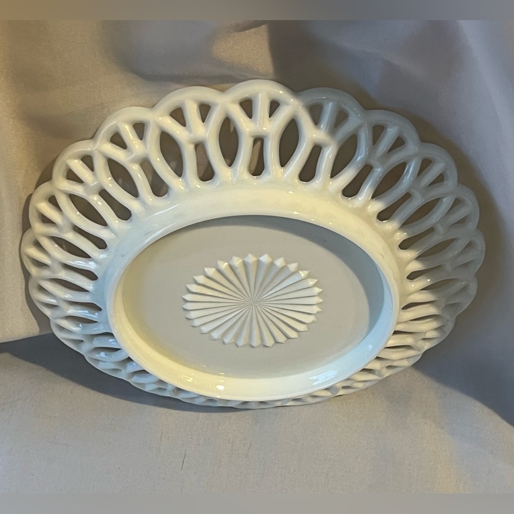 Rare Vintage White Milk Glass Lace Edge - H Border 7.5 “ Diam Plate Antique Dish - Picture 13 of 15
